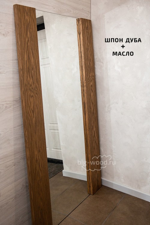 Вертикальное обрамление зеркала из дерева